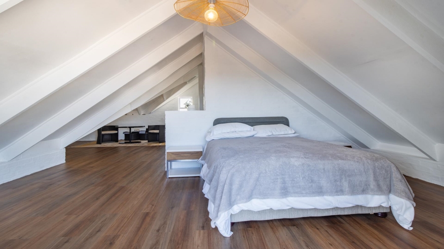 5 Bedroom Property for Sale in Grotto Bay Western Cape